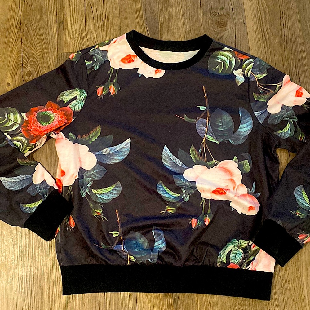 Womens boutique sweatshirt style blouse small